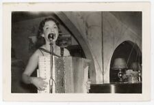 vintage 1940s ORIGINAL photo BEAUTIFUL woman sings + plays ACCORDIAN great picture