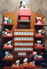 Bradford Exchange Peanuts Snoopy Perpetual Calendar Display And 12 Figures Tiles picture