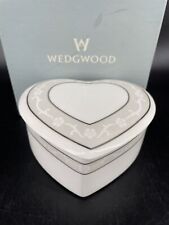 Wedgwood Bone Porcelain China Heart Shaped Flowers Trinket Jewelry Box Icing picture