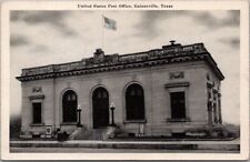 Gainesville, Texas Postcard POST OFFICE Building / Street View - 1947 Cancel picture