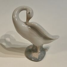 Lladro Daisa Preening Goose Porcelain Figurine Crafted in Spain 4.25