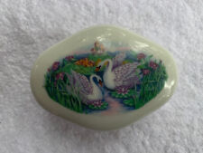 Vintage 1985 Heritage House Classics Porcelain Music Box Romeo and Juliet Swans picture