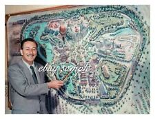 WALT DISNEY PHOTO - Unveils map, early depiction of Disneyland on TV, Oct. 1954 picture