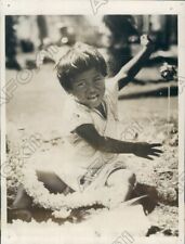 1931 Honolulu Hawaii Three Year Old Kanani Is Youngest Lei Weaver Press Photo picture