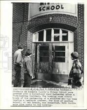 1974 Press Photo Students at Kanawha County school after protest fire in WV picture