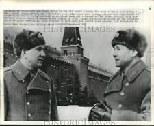 1965 Press Photo Cosmonauts Alexei Leonov, Pavel Belyayev talk in Moscow, Russia picture