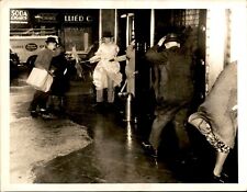 LG927 1937 Original Photo THEY WHO GOT SOAKED New York Rain Storm Flood Wind picture
