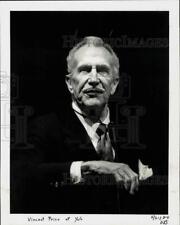 1984 Press Photo Actor Vincent Price speaks at Yale - nhx01389 picture