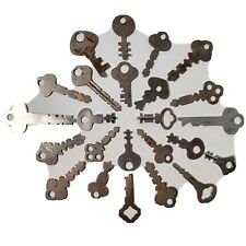24 Vtg Flat Skeleton Keys In A Variety Of Cuts And Sizes Approx 1.25