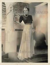 1938 Press Photo Mary Astor in gown designed for her in 