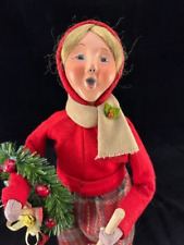 Byers Choice Caroler 2007 Woman with Broom and Wreath on Snow White Base picture