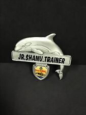 Sea World JR. SHAMU TRAINER METAL PEWTER AMUSEMENT PARK COLLECTORS PIN Rare picture