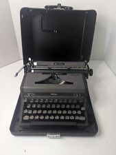 Vintage Royal Quiet De Luxe Portable Manual Typewriter W/ Case picture