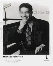 Press Photo Pianist Michael Feinstein at his piano - sap65407 picture