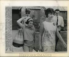 1966 Press Photo Wives and children of astronauts leave home Houston, Texas picture
