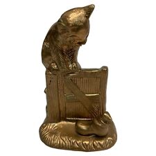 VINTAGE SOLID BRASS CAT/KITTEN ON A DOOR LOOKING DOWN AT A SQUIRREL IN A SHOE picture