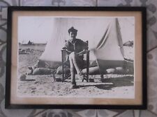 FRAMED WW2 PHOTO OF A YOUNG OFFICIER? IN THE WESTERN DESERT EGYPT C1941-42 AS675 picture