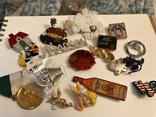 VINTAGE ESTATE LOT OF BROOCHES picture