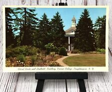Poughkeepsie NY-New York, Vassar College Student Building Floral Circle Postcard picture