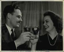 1940 Press Photo Beauty contest winner Jessie Simpson with her fiance J. Stewart picture