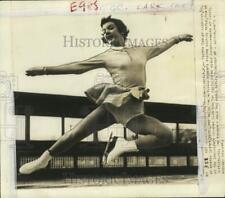1954 Press Photo Figure skater Tenley Albright practices in Grossinger, New York picture