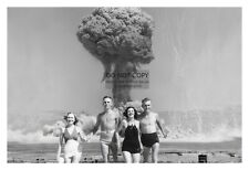 TWO ROMANTIC COUPLES IN FRONT OF NUCLEAR ATOMIC BOMB TEST 4X6 PHOTO picture