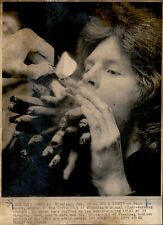 LG68 1975 CP Wire Photo PAUL MEARS WINS UNIV OF WINNIPEG CIGAR-SMOKING CONTEST picture