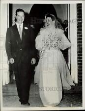 1941 Press Photo Cornelius Vanderbilt Whitney and wife at wedding in Plymouth picture