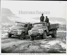 1980 Press Photo Soviet soldiers ride on truck near Kabul, Afghanistan. picture