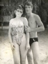 1990s Affectionate Man Trunks Bulge Muscle Guy Women Bikini Beach Gay int Photo picture