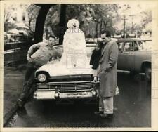 1958 Press Photo Snow in New Orleans-Building a Snowman On A Car Hood picture