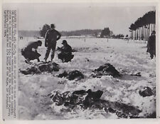 1969 Press Photo WWII U.S. Troops Search Bodies at Malmedy Massacre in 1944 picture