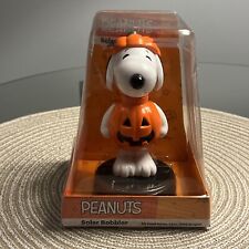 Peanuts Gang  Snoopy Halloween Solar Bobbler MIP picture