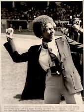 LD245 1975 AP Wire Photo MRS JACKIE ROBINSON THROWS FIRST PITCH INDIANS YANKEES picture