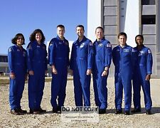 SPACE SHUTTLE COLUMBIA STS-107 CREW IN FRONT OF VAB - 8X10 NASA PHOTO (RT-656) picture
