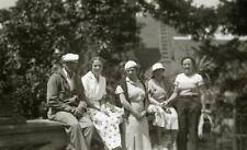 PP175 Vtg Photo MAN w/ CIGAR, VACATIONING WITH FIVE WOMEN c 1930's 40's picture
