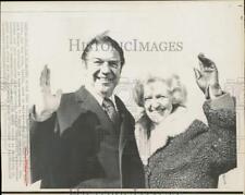 1972 Press Photo Senator Vance Hartke and wife wave to crowd at Logan Airport. picture
