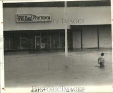 1979 Press Photo Flood at North Hills Shopping Center Parking Lot in Texas picture