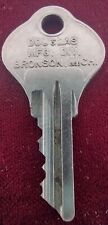 Vintage Key Douglas Mfg Div Bronson Michigan DM279 Appx 1-5/8” Locks picture