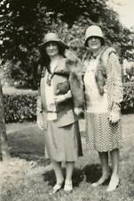 NB98 Vtg Photo TWO WOMEN IN FOX FUR STOLES c 1929 picture