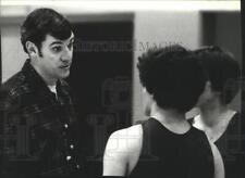 1981 Press Photo Basketball Coach Jim Stinson Talks To Players - sps11563 picture