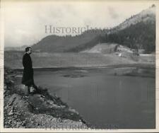 1949 Press Photo A man looking at the Dorena Dam as it is filled with water picture