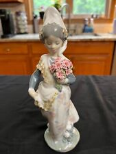 Lladro Figurine:1304 Valencian Lady w/ Flower Bouguet Exc Cond No Box picture