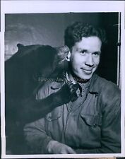 1951 Toddy Frankfurt Zoo Malayan Bear Whispering To Keeper Animals Photo 7X9 picture