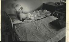 1975 Press Photo Patient in bed at Rome Development Center, Rome, New York picture