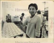 1986 Press Photo Bernie Souphanavong holding up a container of Tofu in Anchorage picture