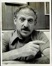 1974 Press Photo Film producer Victor Solow gestures in his Mamaroneck home picture