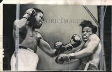 1952 Press Photo Boxer Kid Gavilan Scores Hit On Gil Turner In Philadelphia picture