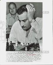 1956 Press Photo Egypt's Gamal Abdel Nasser relaxes over chess game in Cairo. picture