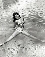 BETTIE PAGE PIN UP VINTAGE  - 1950s Actress Model - 8X10 PUBLICITY PHOTO picture